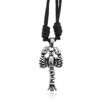 UA056 Амулет Скорпион на шнурке, 3,5х1,5см